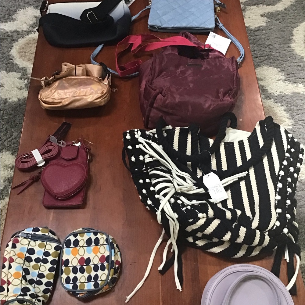 ( 8 ) women handbags for one price